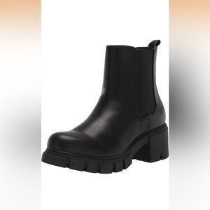 Madden Girl Tessa Chelsea Boot size W8